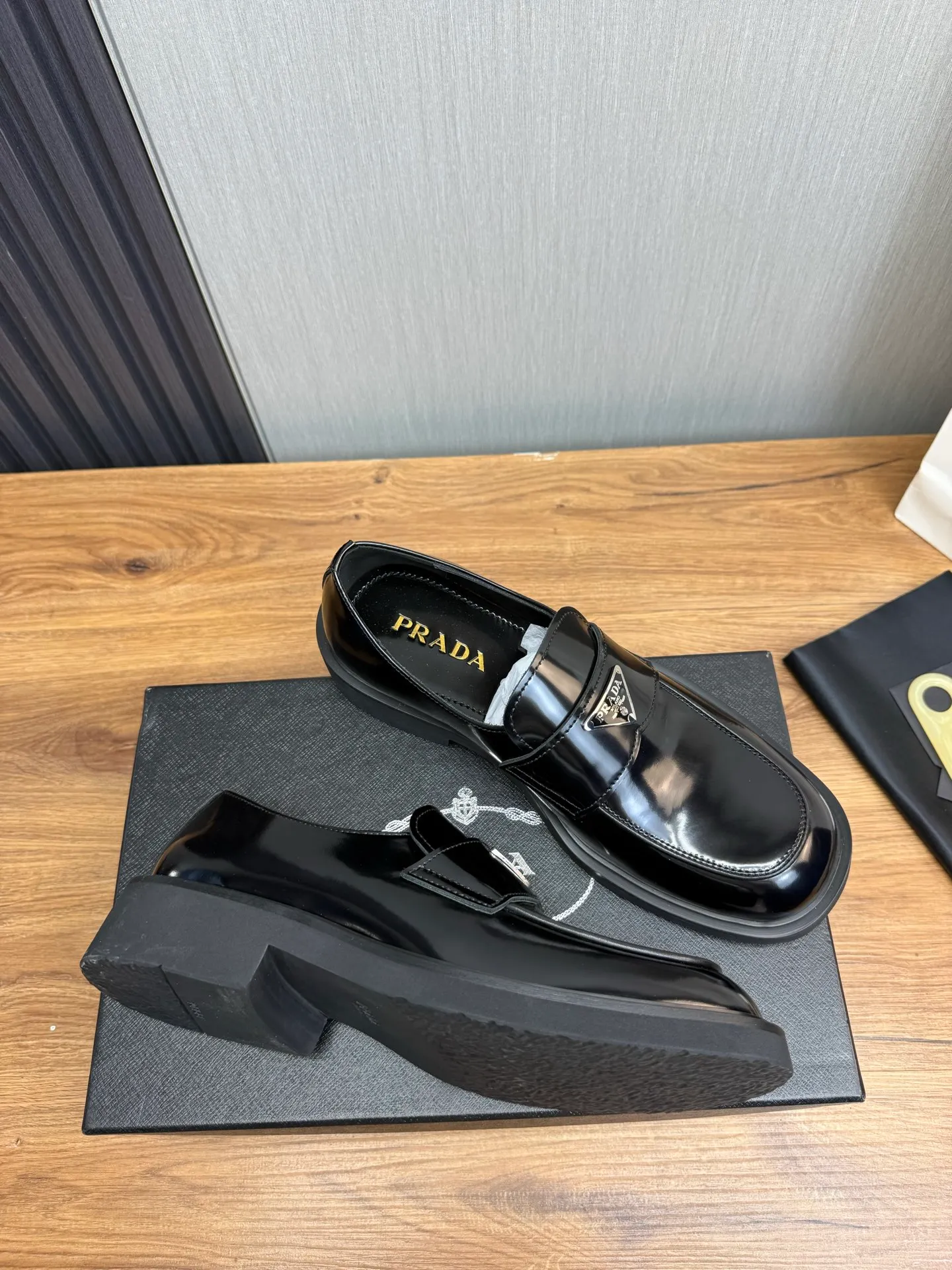 Men's shoes 💰840💰 [PRADA] New models synchronized with the official website, high-quality shipments ✔️Hot-sellers🔥 Original cowhide. Open edge beaded cowhide + cowhide lining, 1🆚1 replica, original lightweight foam outsole, 38-45 (men's 38.45 custom-made, non-refundable)